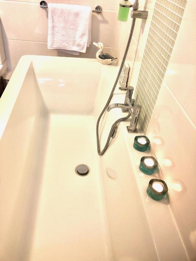 *Beachfront*- Stylish, Spacious +Private Courtyard Hove Exterior foto